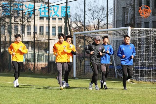 球队装备调整升级，备战未来赛事打下基础