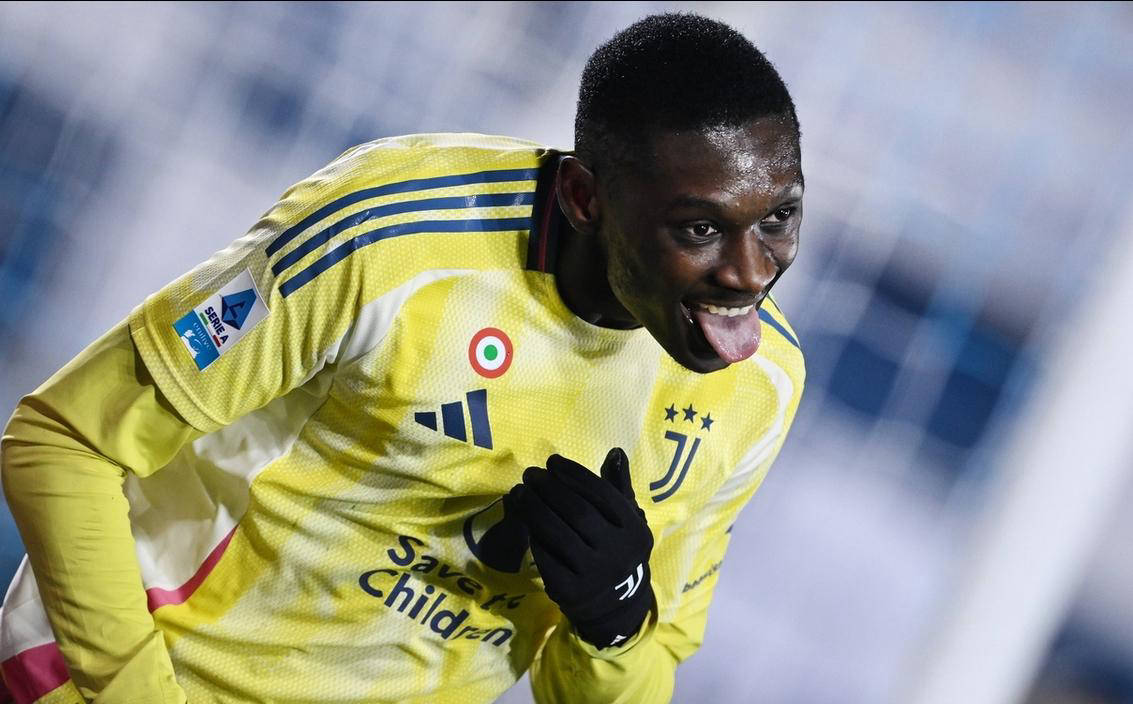 尤文图斯客场征战,顺利斩获三分 尤文图斯客场征战,顺利斩获三分