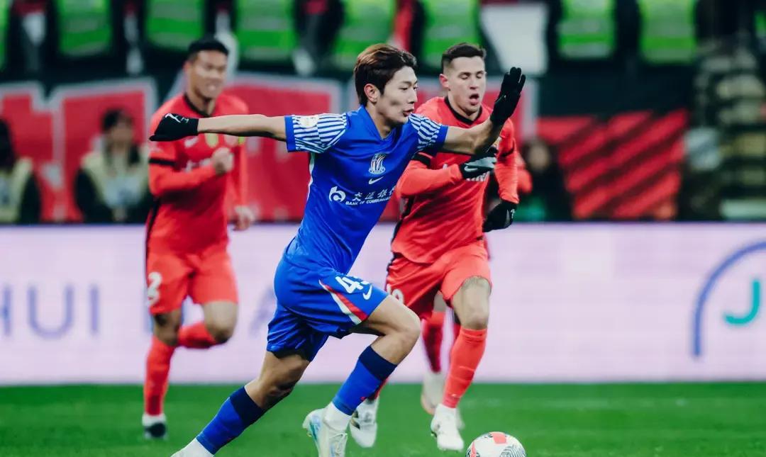 开云体育下载-足球赛场上新星诞生，青训效果显著