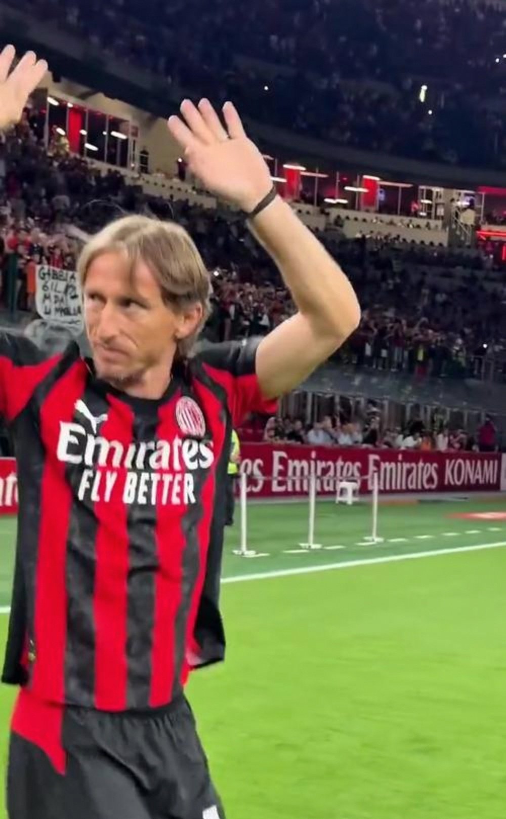 AC米兰在主场击败对手,延续联赛连胜 AC米兰在主场击败对手,延续联赛连胜