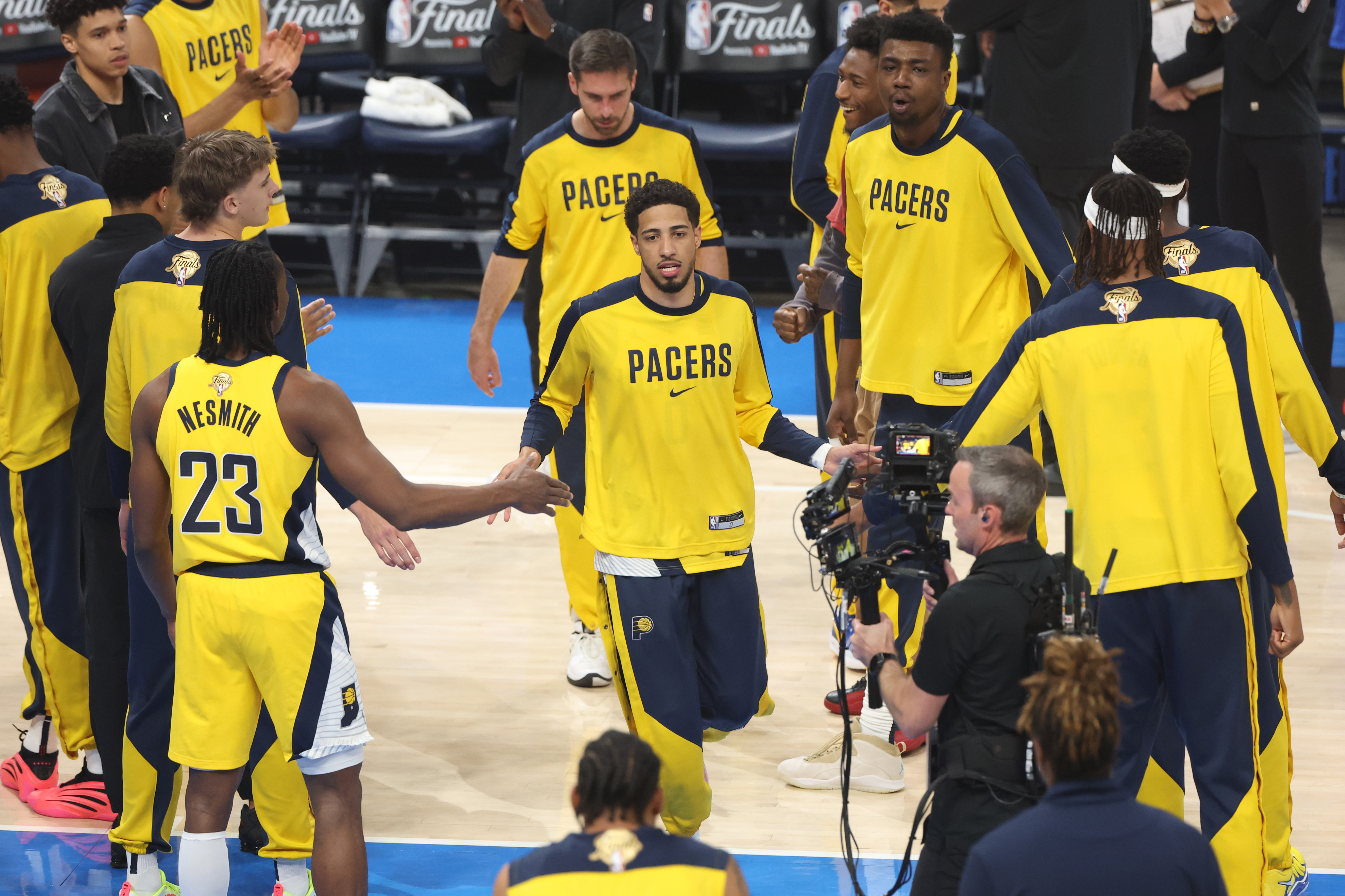 步行者老将因伤缺席多场比赛，球队备战困难