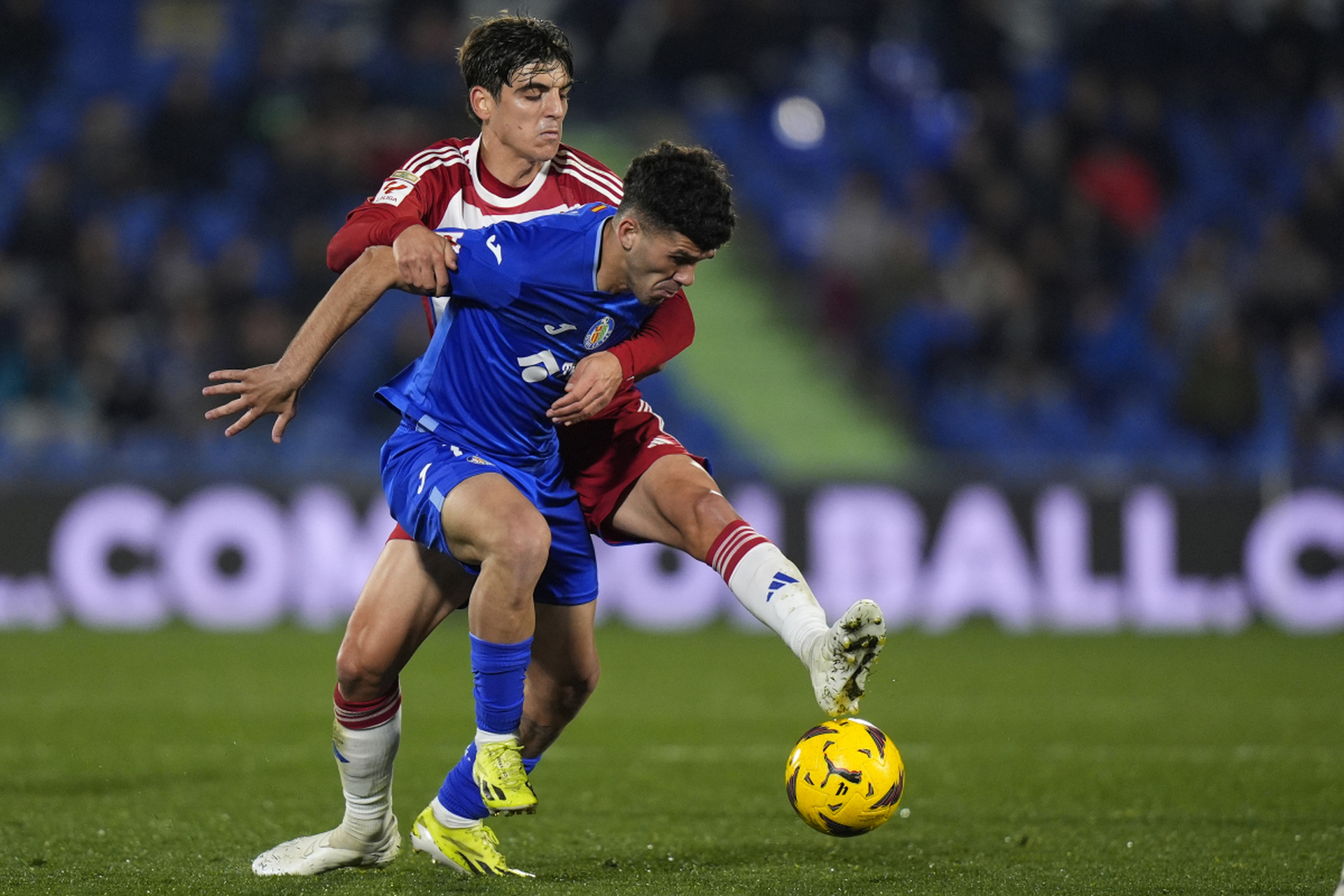 格拉纳达客场击败塞尔塔，继续保持不败