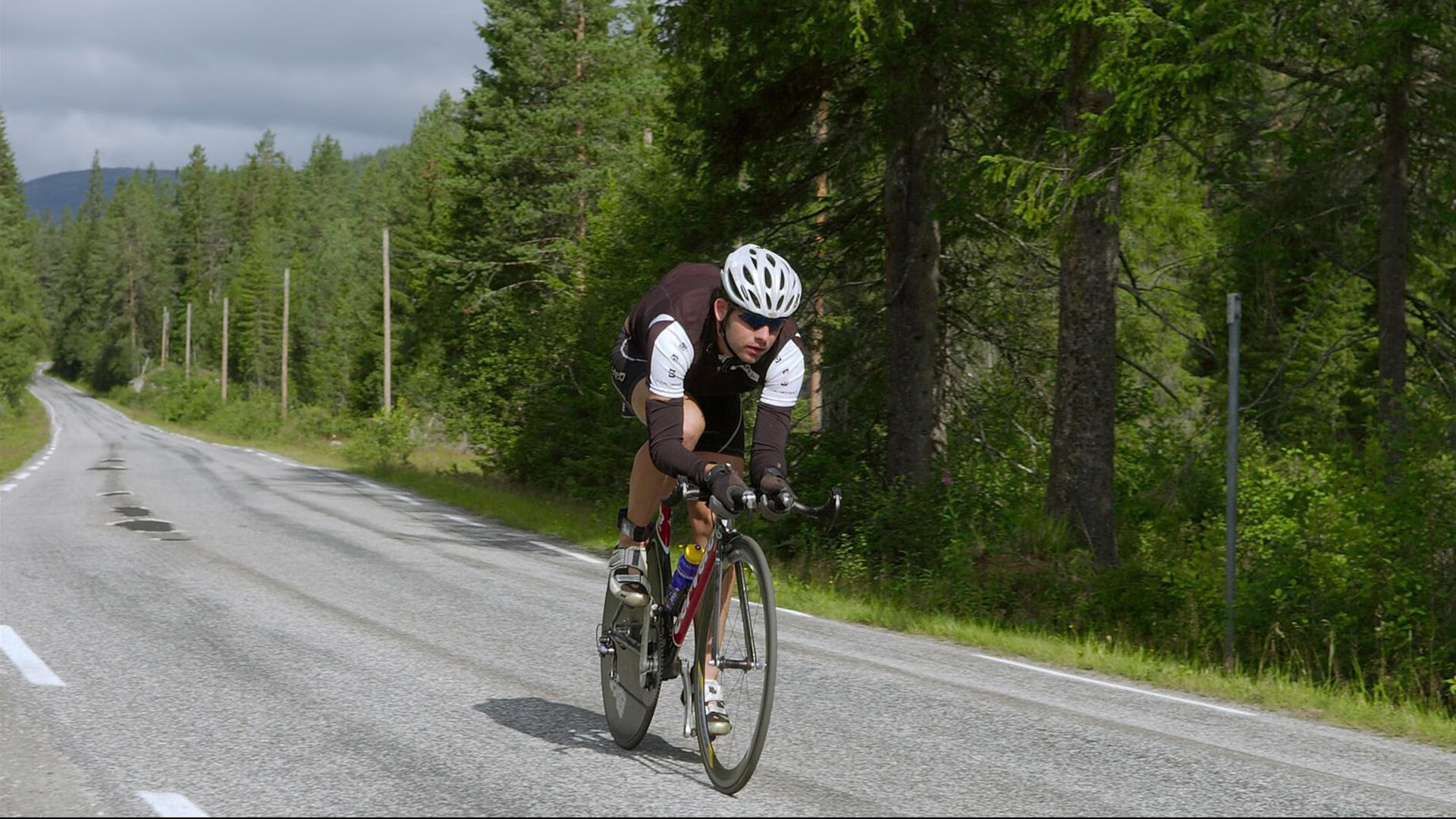 时代的缝隙，从马刺的集体洪流到东契奇的孤星时刻