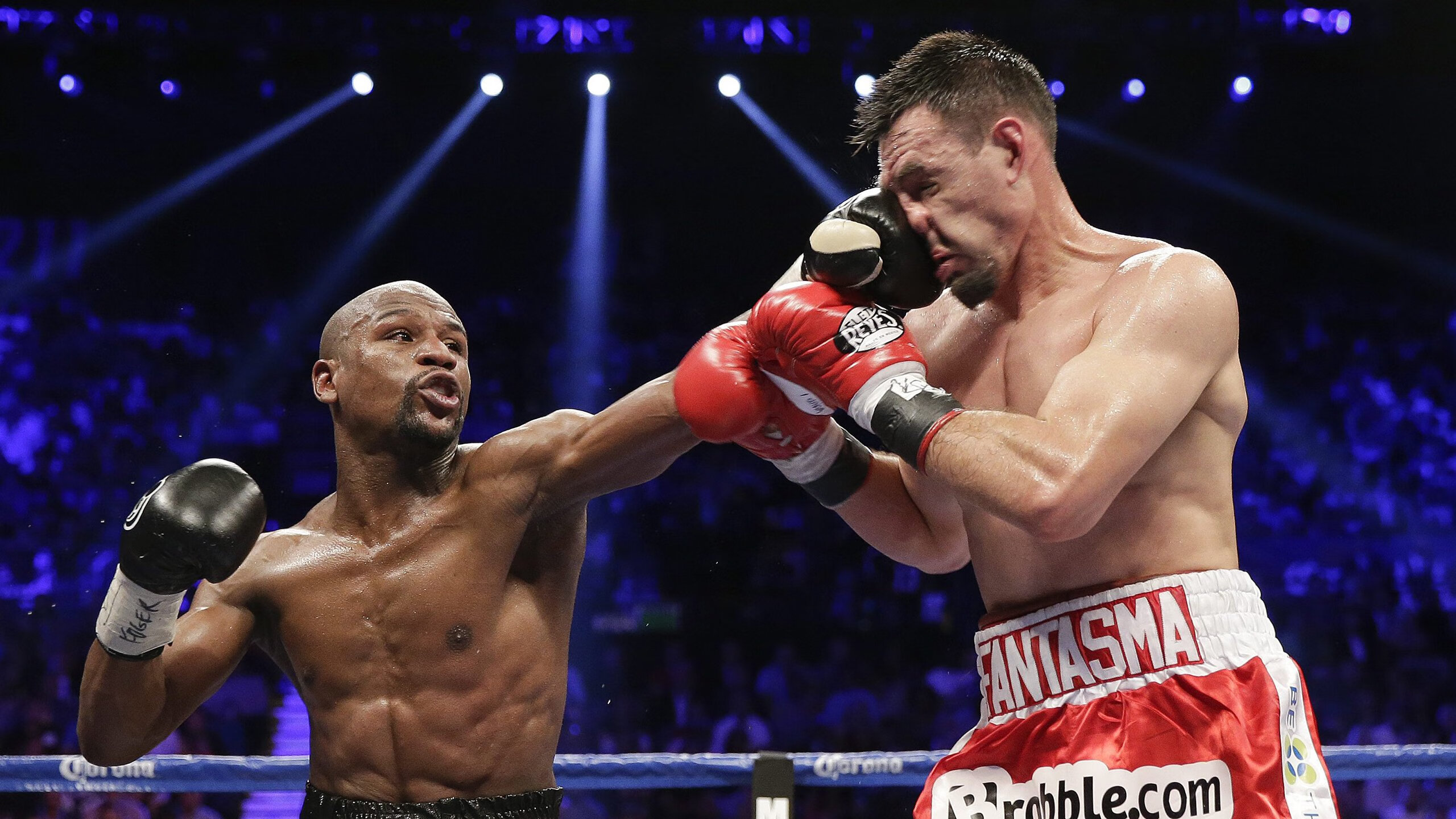 冰封王座的逆袭，阿斯顿马丁红牛环绝地反击，周冠宇雨中舞出中国速度